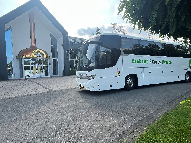 Touringcar 60 personen 828